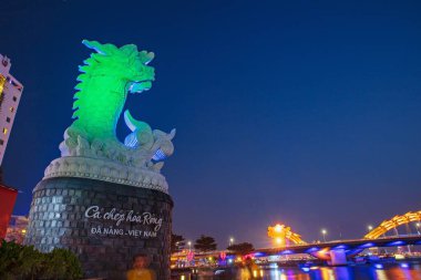 Danang, Vietnam 'daki Ejderha Köprüsü - 22 Şubat 2019: Ejderha Köprüsü dünyanın en güzel köprülerinden biridir..
