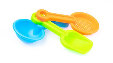 Beyaz arkaplanda izole edilmiş oyuncak bahçe araçları koleksiyonu.