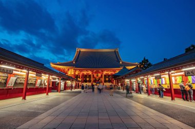 TOKYO JAPAN - 15 Mayıs 2019: Asakusa, Tokyo, Japonya 'daki Sensoji-ji Kızıl Japon Tapınağı