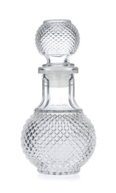 Şarap şişesi, konteynır viskisi, beyaz arka planda izole edilmiş cam içki..