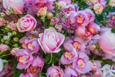 Güzel gül arkaplan çiçeği dekorasyonu düğün töreni için hazır..