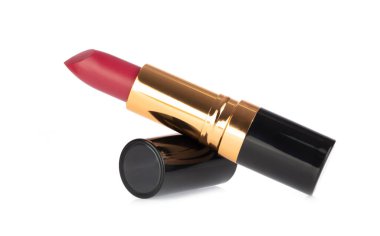 Beyaz arkaplanda izole edilmiş kırmızı ruj yakın plan