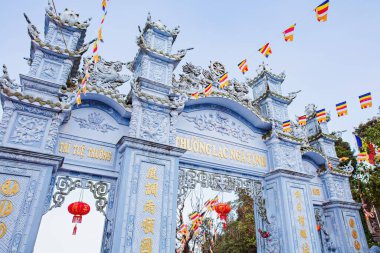 Danang, Vietnam - 21 Şubat 2019: Bana Hills 'teki Linh Ung Pagoda, Vietnam' ın en dikkat çekici pagodalarından biri.