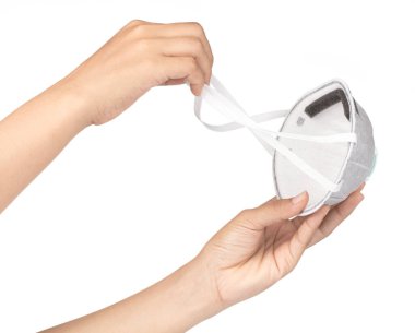 Endüstriyel solunum cihazıyla el ele tutuşmak beyaz arka planda izole edilmiş toza karşı koruma sağlar.