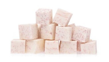 Beyaz arka plan üzerinde izole Taro küp