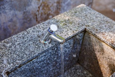 Çeşmeli lavabo, açık hava bahçesi..