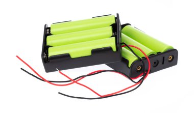 3.7V 18650 Lithium pille şarj edilebilir beyaz zemin üzerinde izole