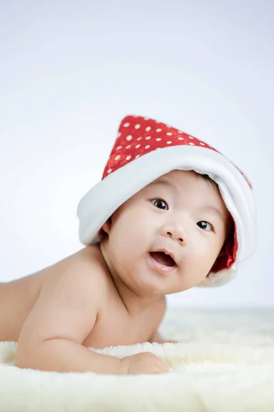 Retrato Natal Bebê Pequeno Bonito Usando Chapéu Santa — Fotografia de Stock