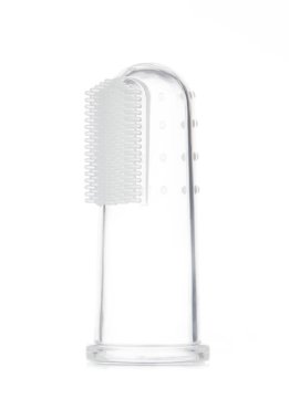 Beyaz arka planda izole edilmiş bebeklerin dişlerini temizlemek için silikon fırçası