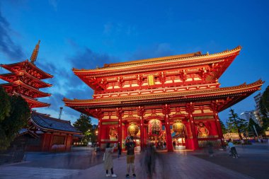 TOKYO JAPAN - 15 Mayıs 2019: Asakusa, Tokyo, Japonya 'daki Sensoji-ji Kızıl Japon Tapınağı