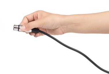 El ele tutuşan Bağlantı beyaz arkaplanda izole edilmiş ses ekipmanları için.