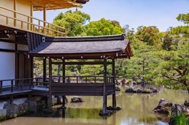 Altın Köşk Kinkaku-ji Tapınağı Kyoto 'nun en tanınmış simgelerinden biridir. 