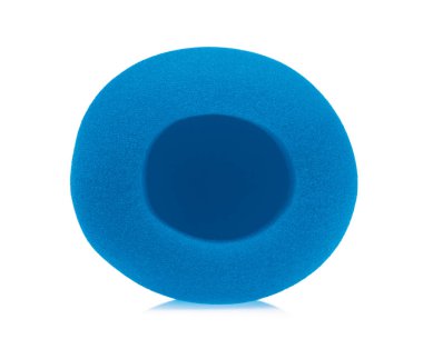 Müzik mikrofonu için sünger kapağı beyaz arkaplanda izole edildi