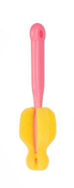 Beyaz arka planda izole edilmiş temiz süt şişeleri için sünger