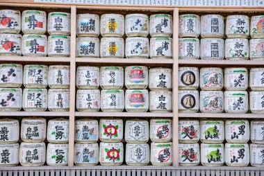 KAMAKURA, JAPONYA - 16 Mayıs 2019: Tsurugaoka Hachimangu türbesi ve Japonya 'daki bahçeler.