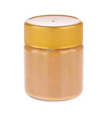 Beyaz arkaplanda izole edilmiş fıstık ezmesi