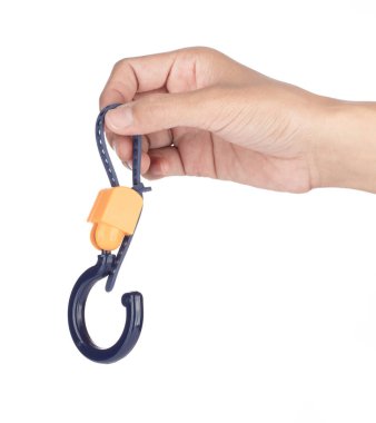 Beyaz arka planda izole edilmiş plastik kancalar..