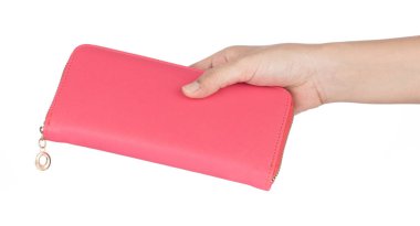 El ele tutuşan Pembe Deri Büyük Fermuarlı Cüzdan uzun süre beyaz arka planda izole