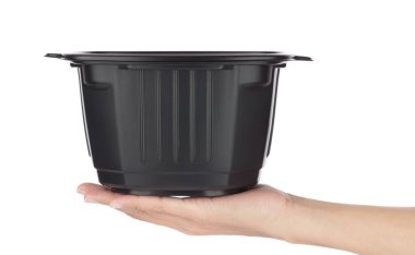 Beyaz arka planda izole edilmiş siyah kâse..