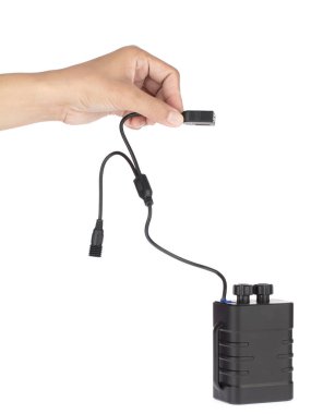 Elinde DIY güç kutusu 6x 18650 Batarya depolama kutusu Holder beyaz arka planda izole