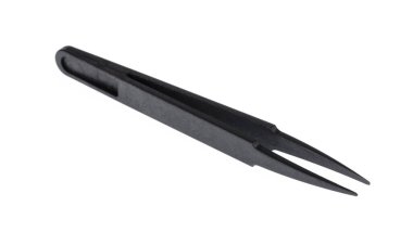 Siyah anti-statik cımbızlar beyaz arkaplanda izole