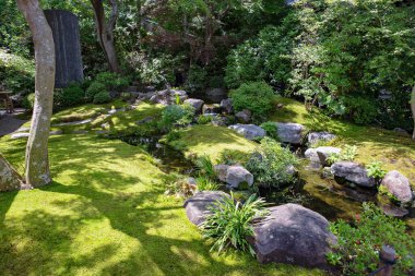 Kanagawa, Japonya - 16 Mayıs 2019: Goryo-jinja Tapınağı Kamakuras 'ın en ünlü yerlerinden biridir..