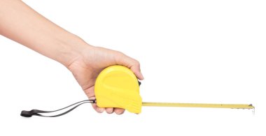 El ele tutuşan sarı bant ölçüsü beyaz arkaplanda izole edildi