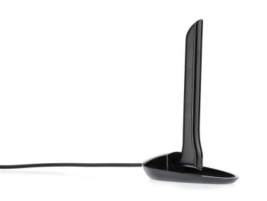 Beyaz arkaplanda anten izole edilmiş kablosuz yönlendirici.