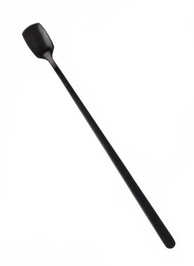 Uzun dondurma kaşıkları beyaz arka planda siyah izole