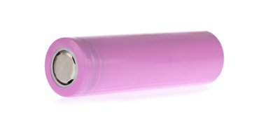 lityum 18650 batarya 3.7v beyaz zemin üzerinde izole