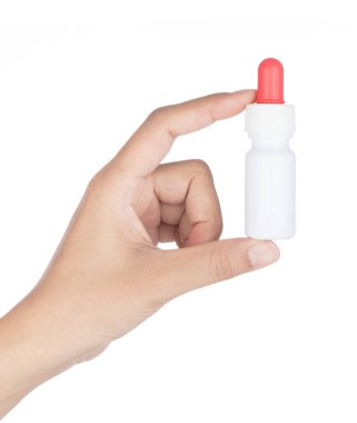 El ele tutuşan İlaç Düşürücü beyaz arkaplanda izole edildi