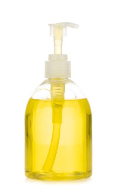 Bir şişe el dezenfektanı beyaz arka planda izole edilmiş.. 