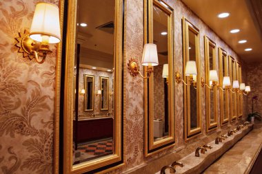 Macau, Çin - 10 Kasım 2018: Venedik Macao Resort Oteli 'nin Lüks Tuvaletler Oteli