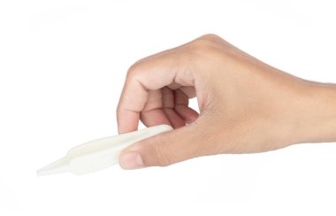 Beyaz bir arka planda el ele tutuşan Burun Cımbızı