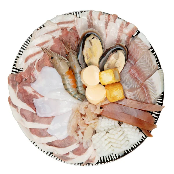 Deniz ürünleri Shabu seti beyaz arkaplanda izole edildi