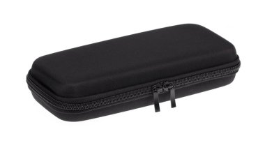 Beyaz arkaplanda izole edilmiş şok geçirmez çanta.