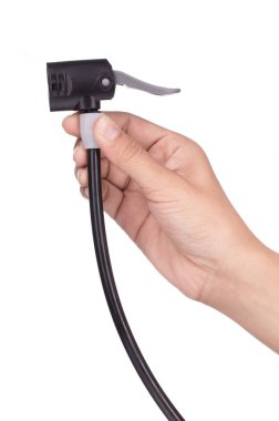 El ele tutuşan baş, arka planda izole edilmiş siyah çizgi lastiğini körüklüyor..