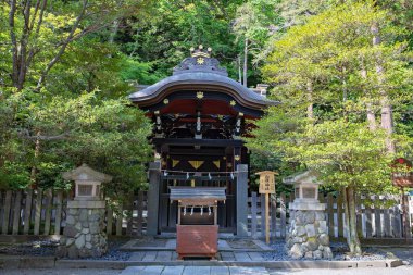 KAMAKURA, JAPONYA - 16 Mayıs 2019: Tsurugaoka Hachimangu türbesi ve Japonya 'daki bahçeler.
