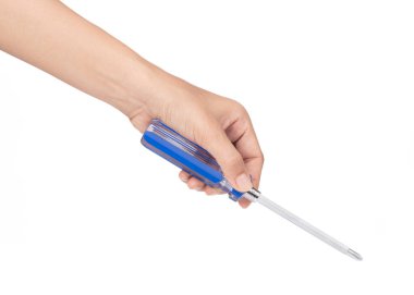 Beyaz arkaplanda mavi tornavida tutan el.