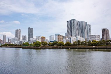 TOKYO JAPAN Mayıs - 18, 2019: Hamarikyu Bahçeleri Tokyo şehir merkezindeki bir sükunet kalesidir.