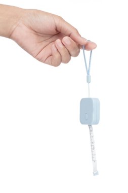 El ele tutuşan bant Ölçeği Mini Taşınabilir Retraktablosu beyaz arkaplanda izole edildi