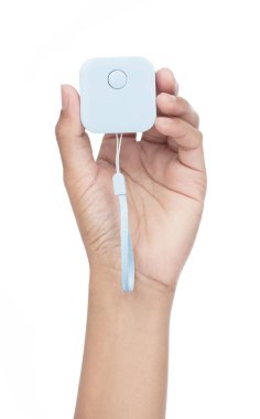 El ele tutuşan bant Ölçeği Mini Taşınabilir Retraktablosu beyaz arkaplanda izole edildi