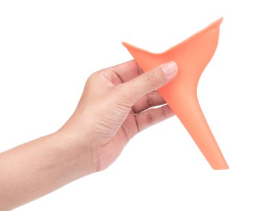 El ele tutuşan taşınabilir idrar hunisi, beyaz arka planda izole edilmiş bir kadın.