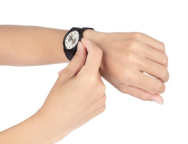 Beyaz arkaplanda siyah izole edilmiş klasik saat ile el ele