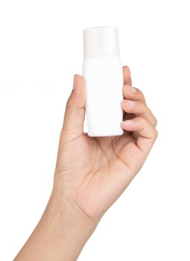 Beyaz arka planda izole edilmiş güneş kremi şişesi..