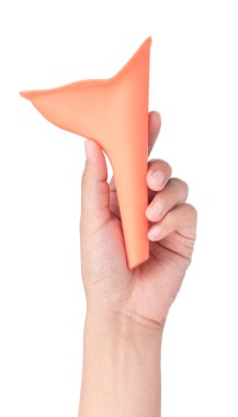 El ele tutuşan taşınabilir idrar hunisi, beyaz arka planda izole edilmiş bir kadın.