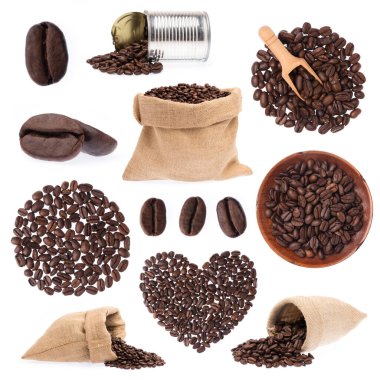 Beyaz arka planda izole edilmiş kahve çekirdekleri