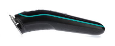 Kablosuz saç kesme makinesi ve beyaz arka planda izole edilmiş sakal..