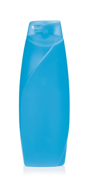 白い背景に隔離されたシャンプーのブループラスチックボトル — ストック写真