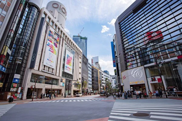 Tokyo Japan Mei 2019 Drukke Straat Vol Mensen Gebouwen Architectuur — Stockfoto